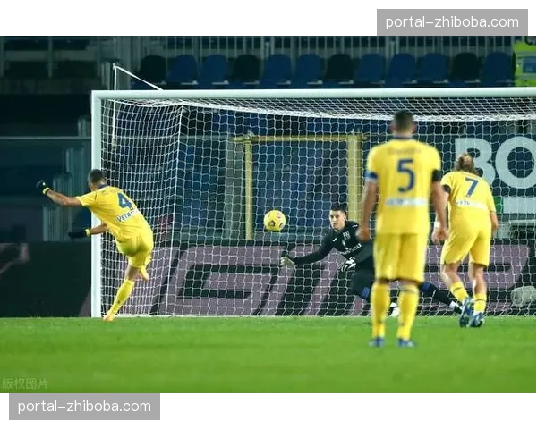 “战报延伸：回顾维罗纳绝平球，一次经典的边中结合进攻套路”