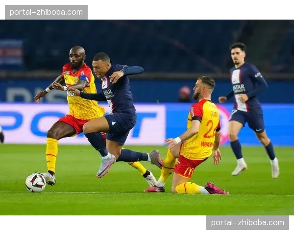 法甲战报：朗斯0-0闷平布雷斯特，争冠区球队双双失分