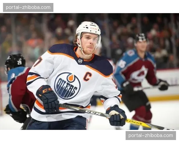 NHL常规赛：埃德蒙顿油人队长麦克戴维德完成单场5分表现
